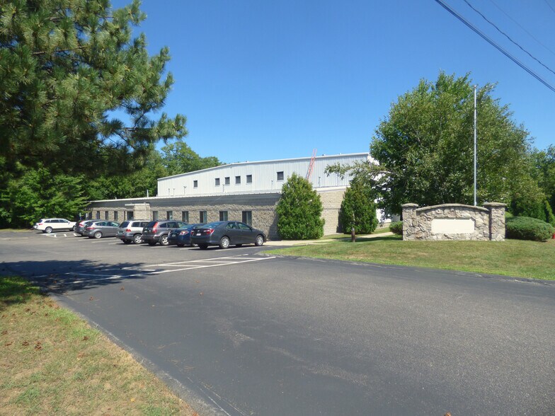 9 Batchelder Rd, Seabrook, NH à louer - Photo du bâtiment - Image 2 de 5