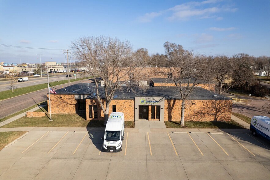 621 W Russell St, Sioux Falls, SD à louer - Photo du bâtiment - Image 2 de 20