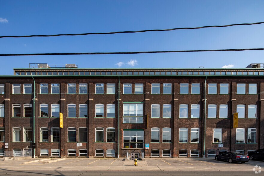 219 Dufferin St, Toronto, ON à louer - Photo du bâtiment - Image 3 de 9