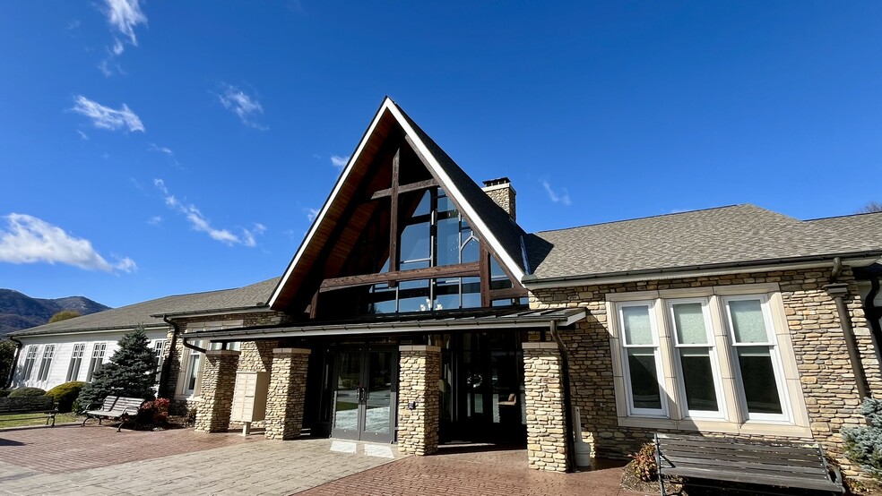 125 N Lakeshore Dr, Lake Junaluska, NC for lease - Building Photo - Image 1 of 15