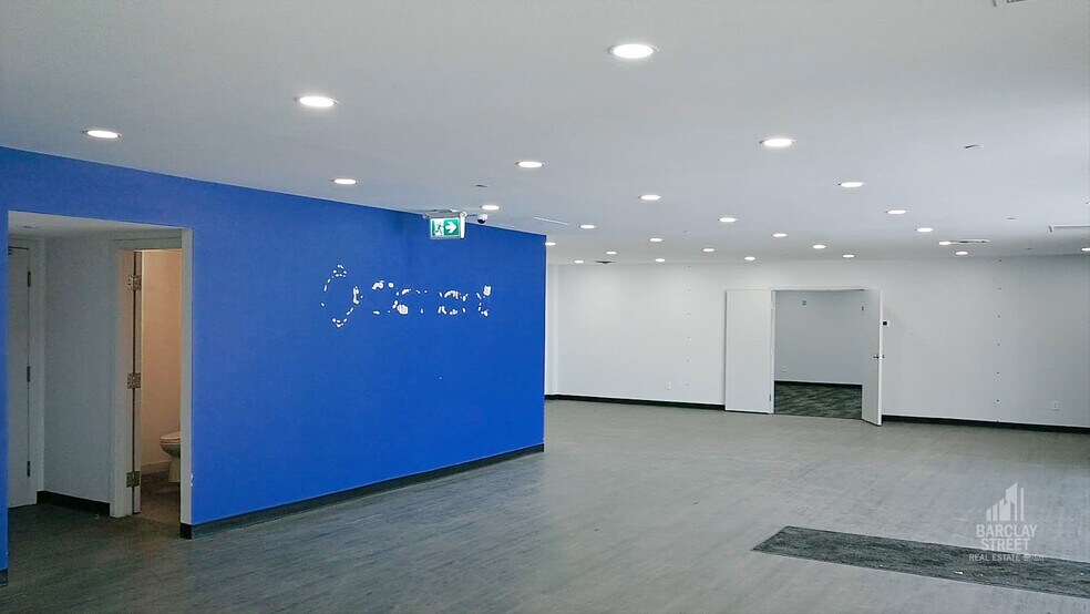 3526 26th St NE, Calgary, AB à louer - Vidéo sur l’inscription commerciale - Image 2 de 6