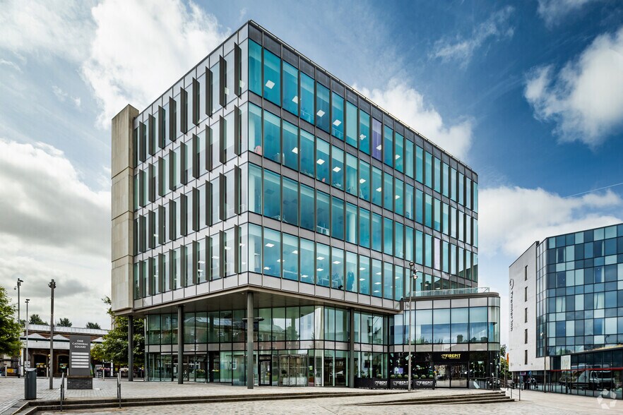 1 Cathedral Sq, Blackburn à louer - Photo principale - Image 1 de 4