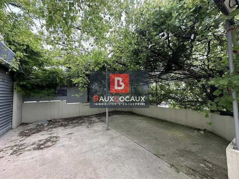 Retail in Le Pontet for lease - Building Photo - Image 2 of 10