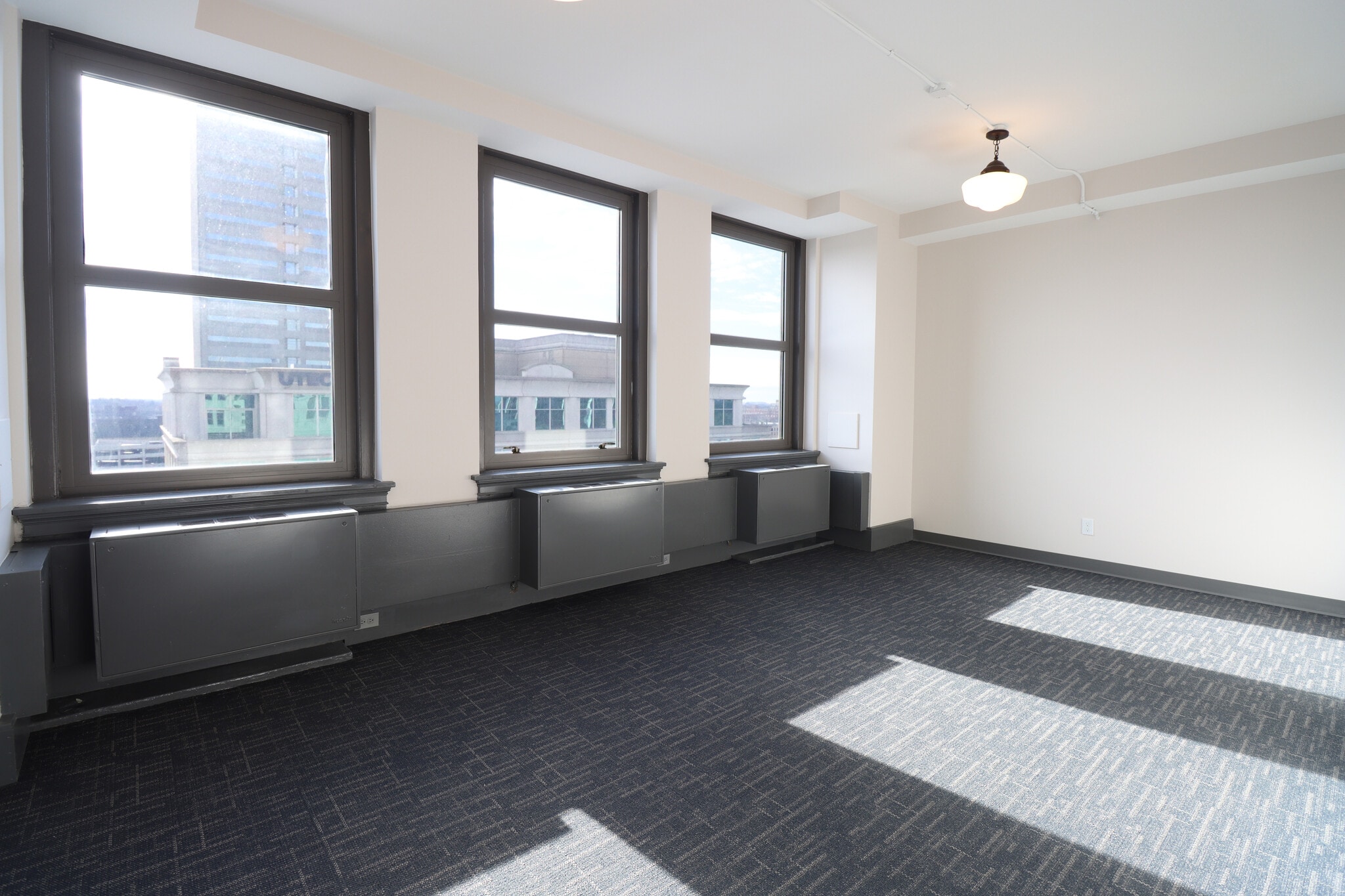 116 E Berry St, Fort Wayne, IN for lease Interior Photo- Image 1 of 4