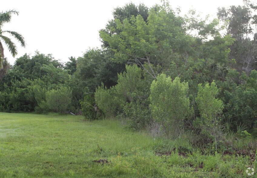 925 W Marion Ave, Punta Gorda, FL à vendre - Photo du bâtiment - Image 2 de 3