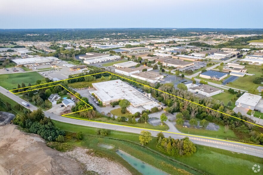 W139N9499 State Highway 145, Menomonee Falls, WI à vendre - Aérien - Image 3 de 39