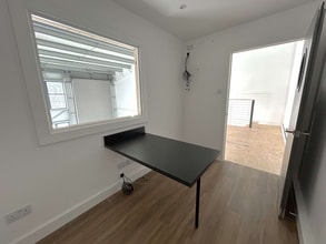 32 Burrington Way, Plymouth for lease Interior Photo- Image 2 of 7