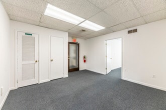 330 Milltown Rd, East Brunswick, NJ à louer Photo intérieure- Image 2 de 6