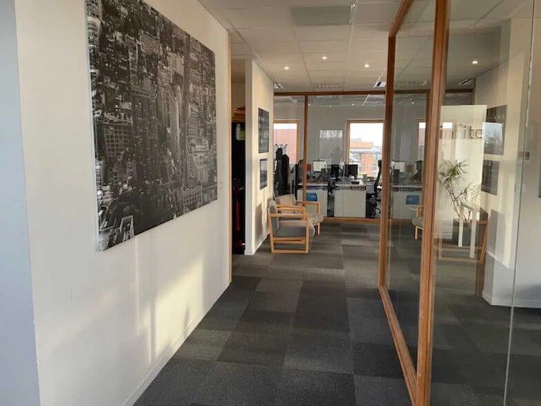 Office in Sainghin-en-Mélantois for lease - Interior Photo - Image 3 of 5