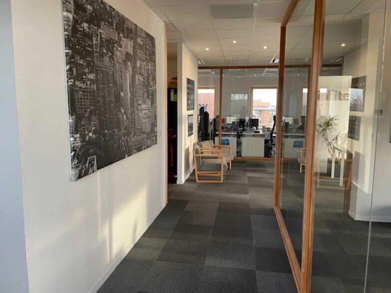 Bureau dans Sainghin-en-Mélantois à louer - Photo intérieure - Image 3 de 5