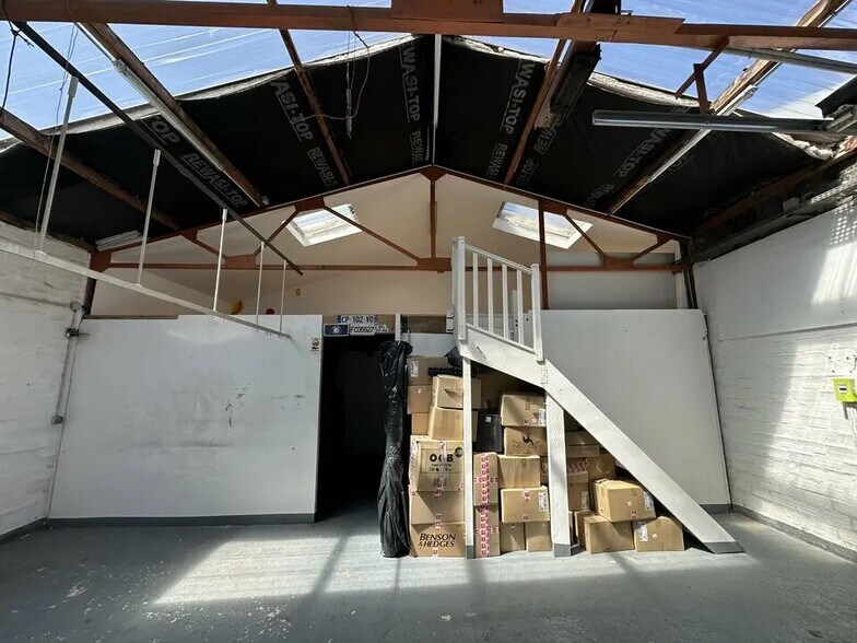 Flex dans Saint-Maur-des-Fossés à louer - Photo du bâtiment - Image 1 de 7