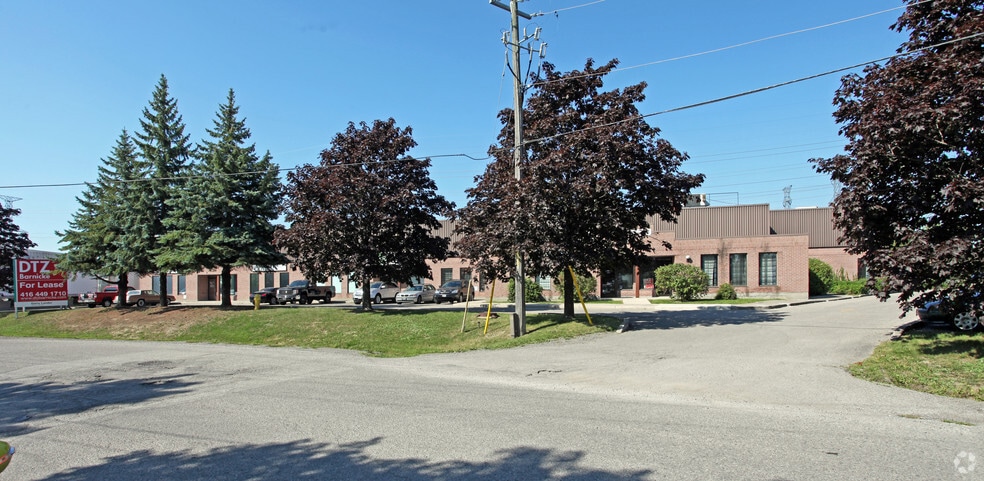 1050 Salk Rd, Pickering, ON à louer - Photo du bâtiment - Image 2 de 4