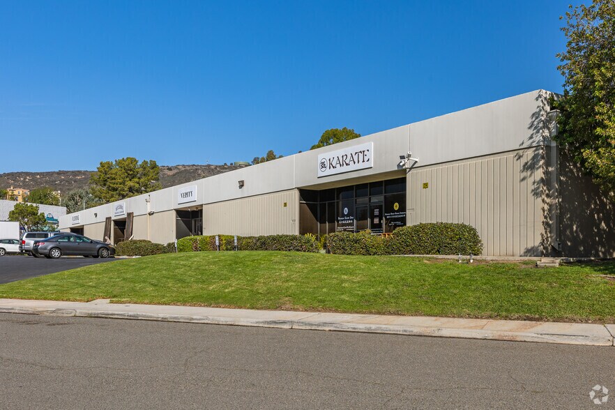 1945 S Rancho Santa Fe Rd, San Marcos, CA à vendre - Photo du bâtiment - Image 2 de 4