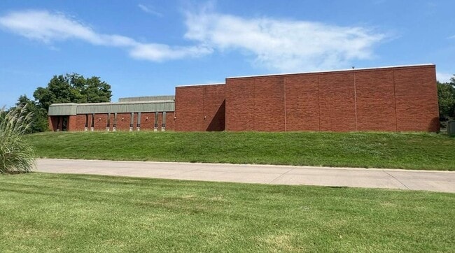 More details for 2331 Millpark Dr, Maryland Heights, MO - Industrial for Lease