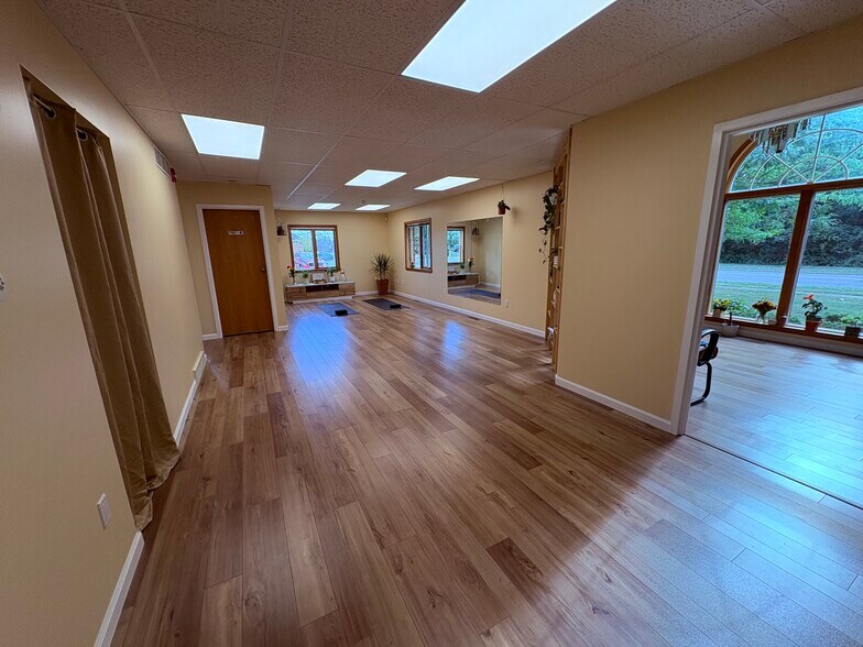 822 Davison Rd, Lockport, NY à louer - Photo du bâtiment - Image 2 de 48