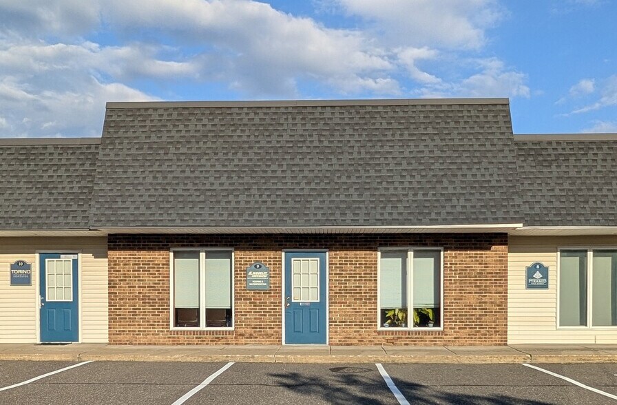 100 S Jersey Ave, East Setauket, NY à louer - Photo du bâtiment - Image 2 de 3