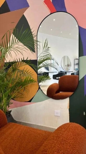 Retail in Lyon for lease - Interior Photo - Image 3 of 3