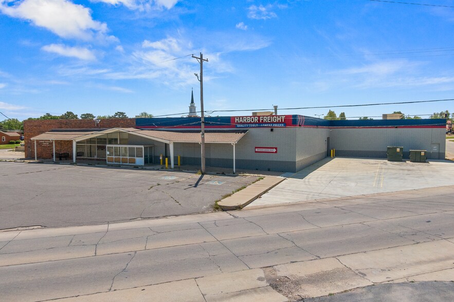2110 Oklahoma Ave, Woodward, OK à vendre - Photo du bâtiment - Image 3 de 21