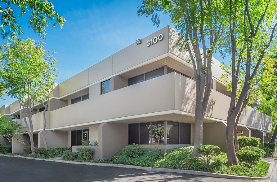 3100 Airway Ave, Costa Mesa, CA à louer - Photo du bâtiment - Image 3 de 6