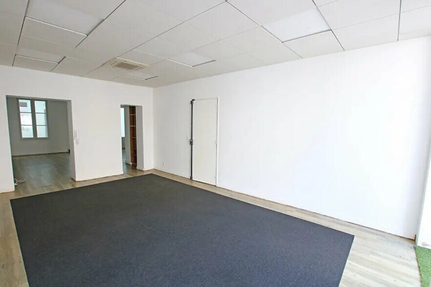 Retail in Bordeaux for lease - Interior Photo - Image 3 of 7