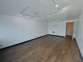 28 W Q St, Springfield, OR for lease Interior Photo- Image 1 of 4