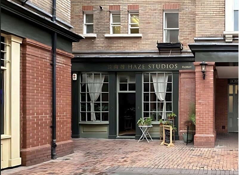 Pied Bull Yard, London for lease - Building Photo - Image 2 of 9