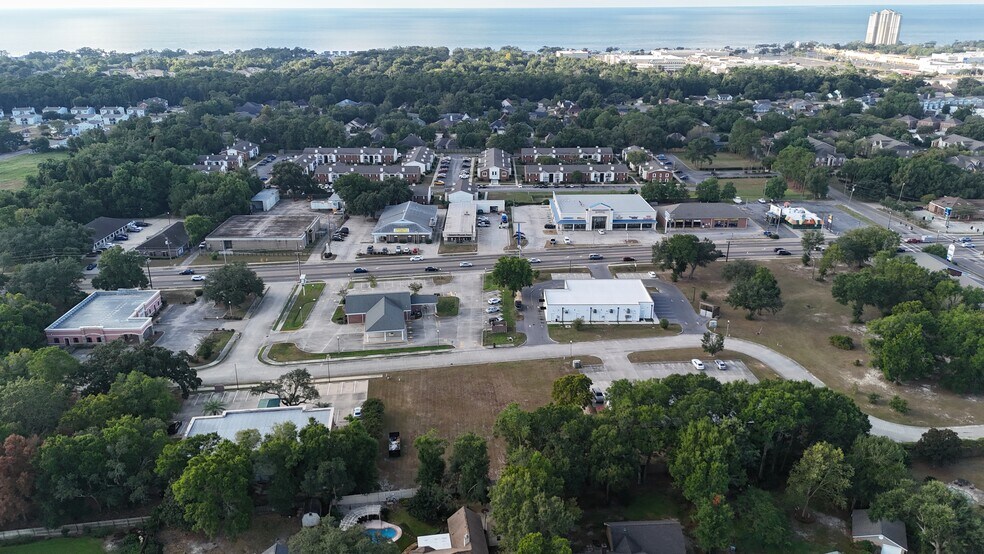 2556 Marcia Ct, Biloxi, MS à vendre - Photo du bâtiment - Image 3 de 10