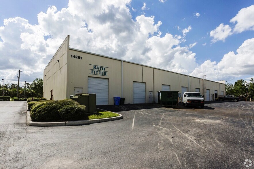 14261 Jetport Loop, Fort Myers, FL for lease - Building Photo - Image 2 of 2