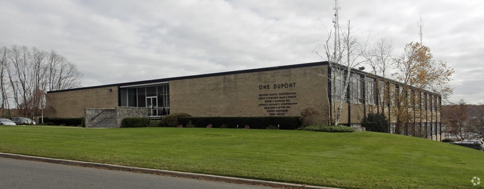 1 DuPont St, Plainview, NY for lease - Building Photo - Image 2 of 6