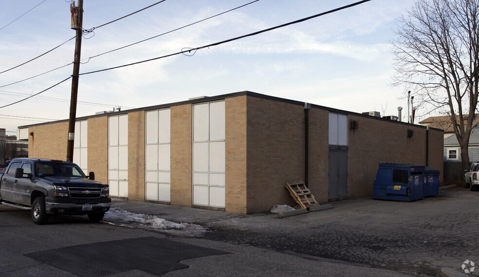 726 Reservoir Ave, Cranston, RI à louer - Photo du bâtiment - Image 3 de 5