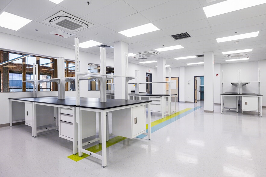 59-85 Chapel St, Newton, MA à louer - Photo intérieure - Image 3 de 18