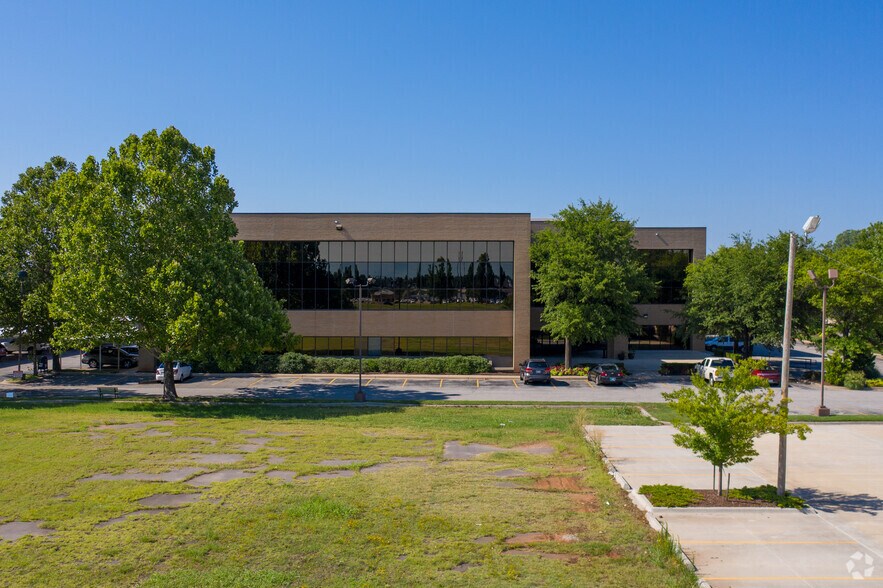 4101 Perimeter Center Dr, Oklahoma City, OK à vendre - Photo du bâtiment - Image 3 de 22