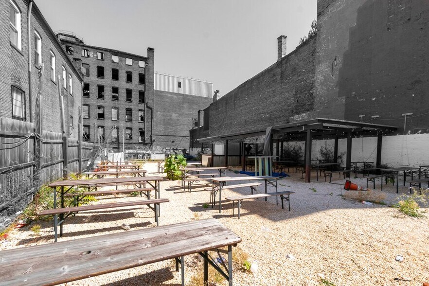 319 N Paca St, Baltimore, MD à vendre - Photo du bâtiment - Image 3 de 11