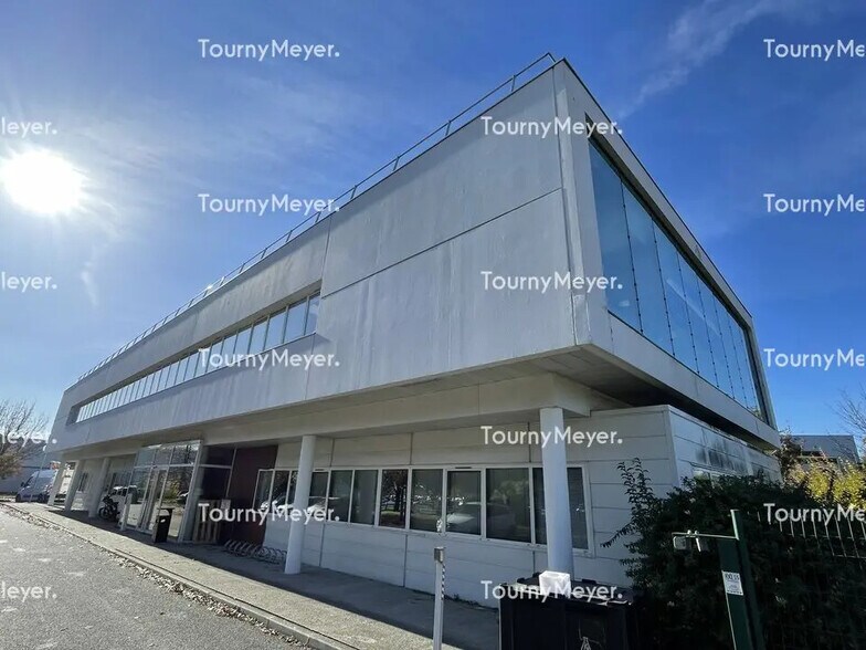 Office in Mérignac for lease - Building Photo - Image 1 of 7