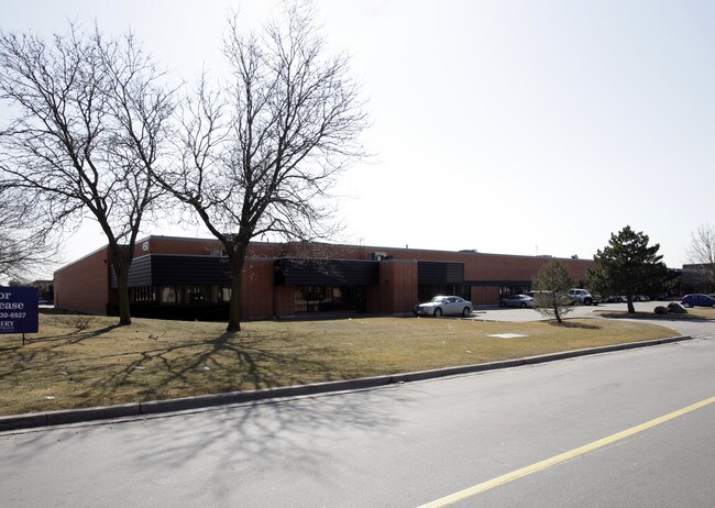 Plus de détails pour 450 Tapscott Rd, Toronto, ON - Industriel à louer