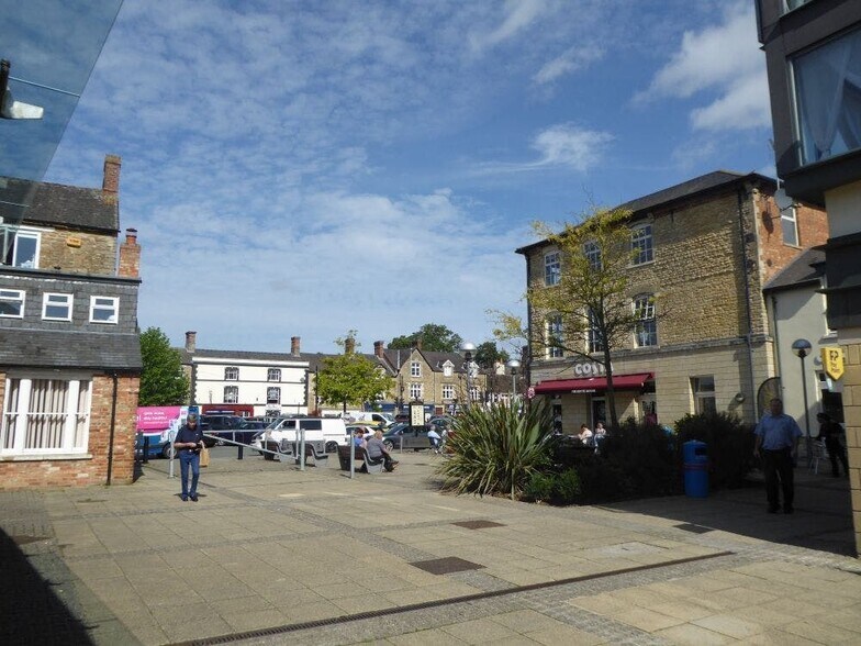 2b/c Burgess Sq, Brackley à louer - Photo du bâtiment - Image 3 de 6