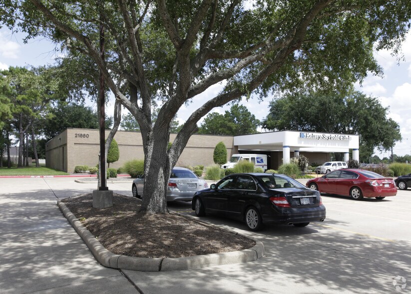 21660 Kingsland Blvd, Katy, TX à louer - Photo du bâtiment - Image 2 de 7