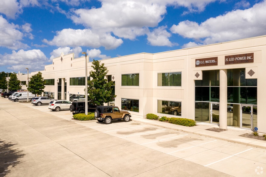 4333 Silver Star Rd, Orlando, FL à vendre - Photo du bâtiment - Image 3 de 49