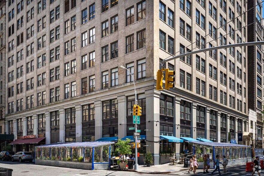 41 E 11th St, New York, NY à louer - Photo du bâtiment - Image 3 de 4
