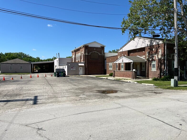 1001 Clinton St, Lockport, IL à louer - Photo du bâtiment - Image 1 de 6
