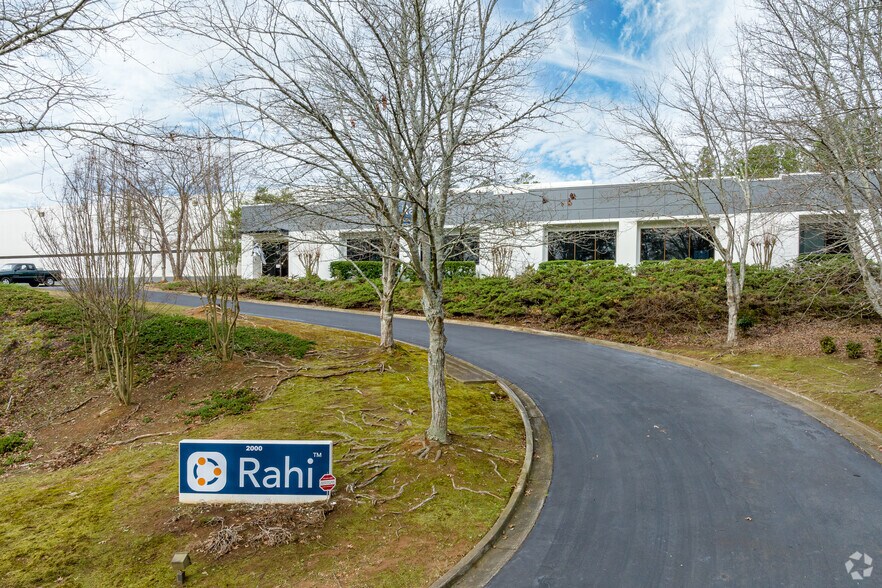 2000 Northfield Ct, Roswell, GA à louer - Photo du bâtiment - Image 3 de 32