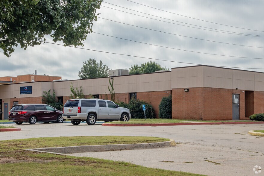 2222 W Iowa Ave, Chickasha, OK for sale - Building Photo - Image 3 of 3