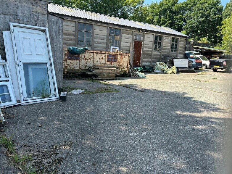 1 Black Park Rd, Whitchurch à vendre - Photo du bâtiment - Image 1 de 1