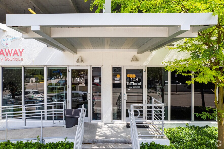 5966 S Dixie Hwy, South Miami, FL à louer - Photo du bâtiment - Image 2 de 8