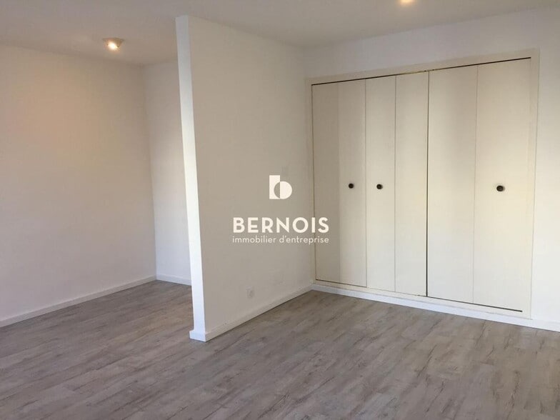 Office in Toulon for lease - Interior Photo - Image 3 of 6
