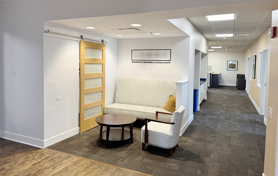 111 - 115 W Campbell St, Arlington Heights, IL for lease - Interior Photo - Image 3 of 9