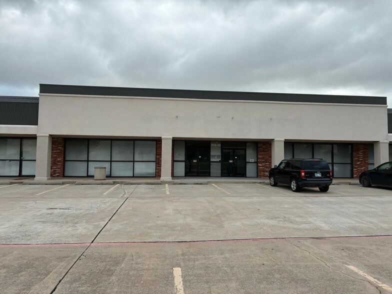 9210 S Western Ave, Oklahoma City, OK for lease - Building Photo - Image 2 of 14