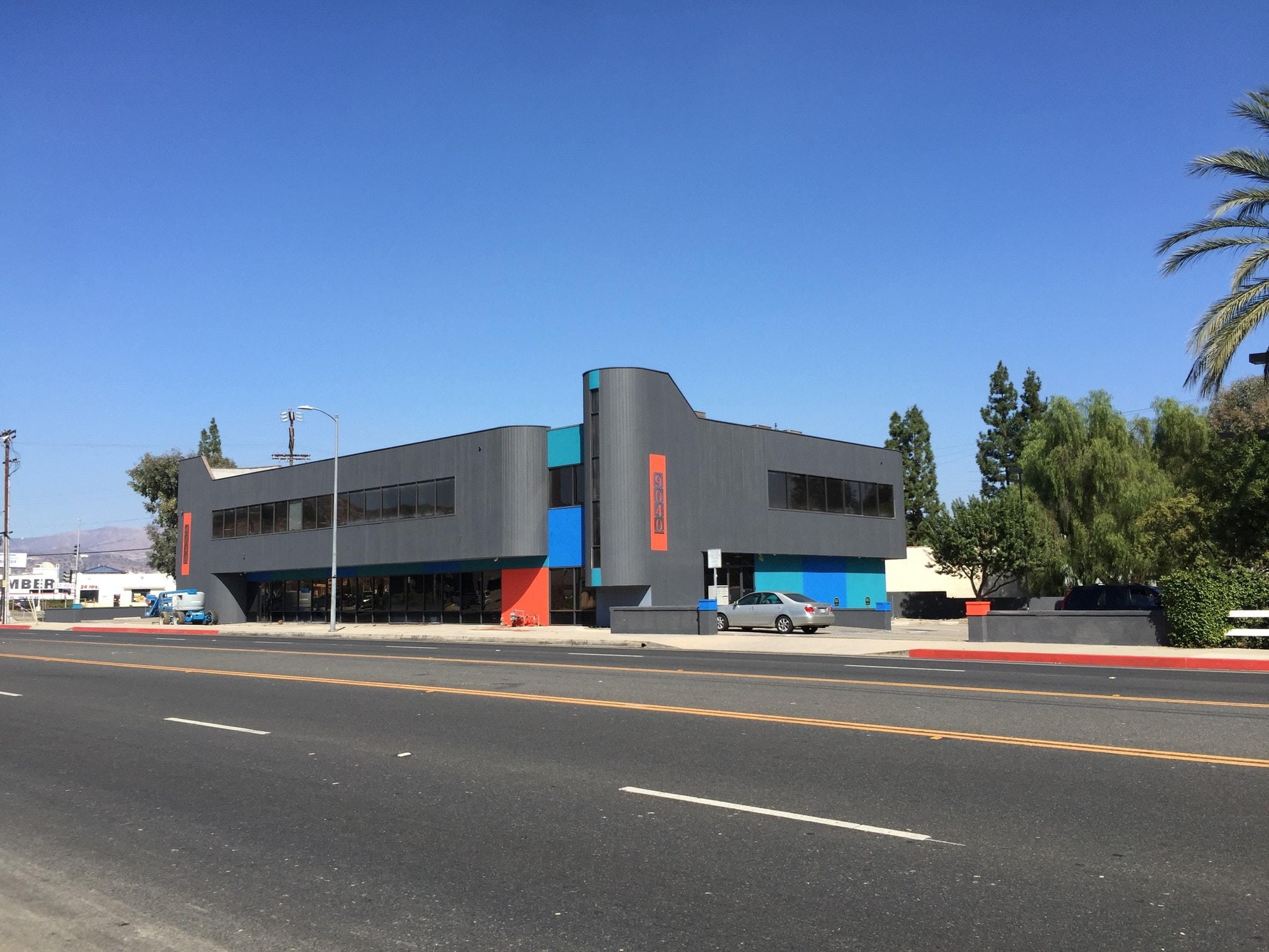 9040 Topanga Canyon Blvd, Canoga Park, CA for lease Building Photo- Image 1 of 7