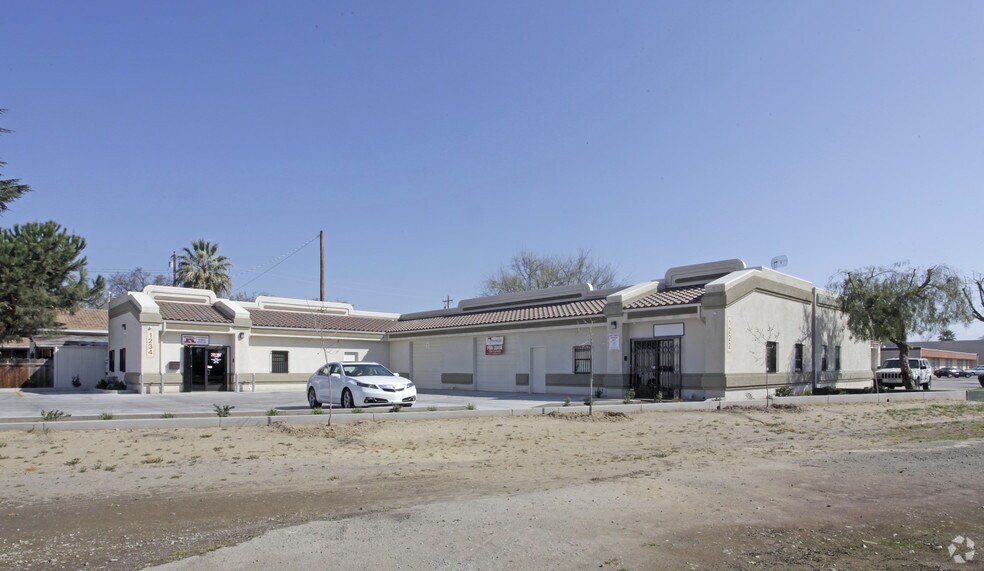 1222 W Murray Ave, Visalia, CA for sale - Primary Photo - Image 1 of 2