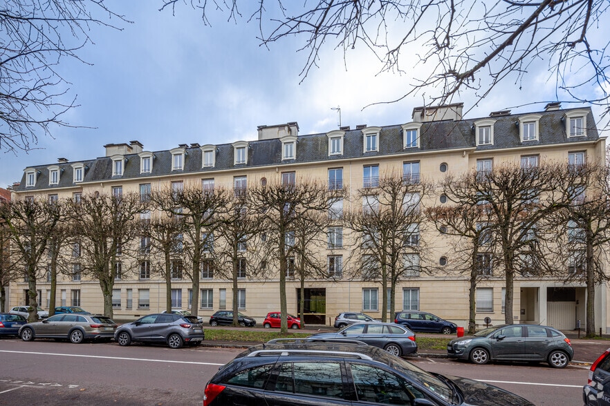 Office in Versailles for lease - Primary Photo - Image 1 of 2